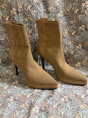 Cosy Island Pointed-Toe High-Heel Sock Ankle Boots